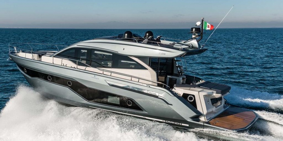 Продается моторная яхта с флайбриджем CRANCHI E52S